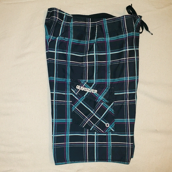 Boys Quiksilver Swim Trunks Board Shorts Size 8 - Picture 3 of 3